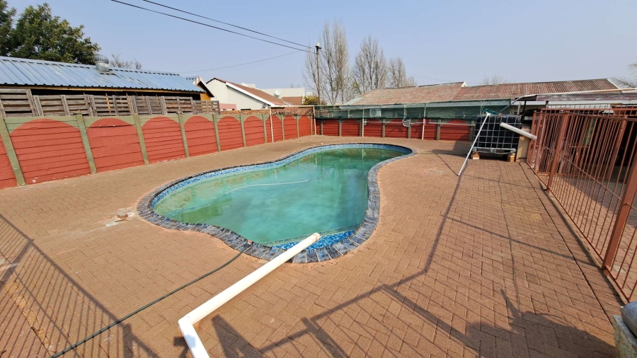 4 Bedroom Property for Sale in Fleurdal Free State